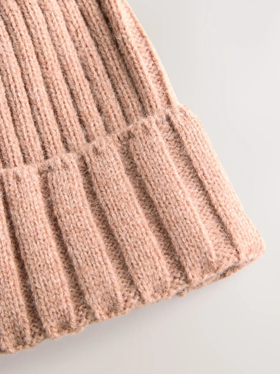 Rose - Bonnet à pompon en maille côtelée