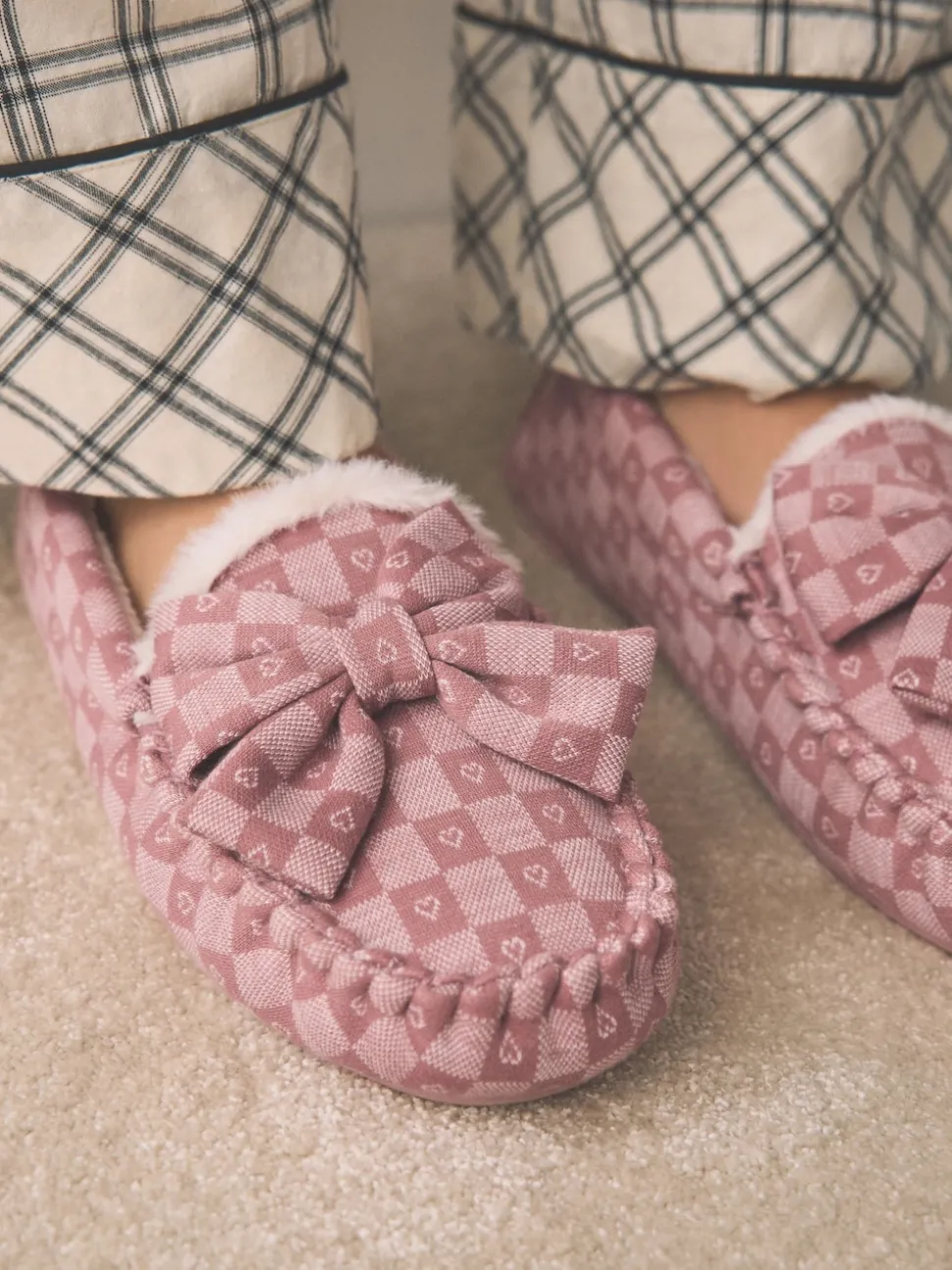 Rose - Chaussons mocassins à carreaux cœur