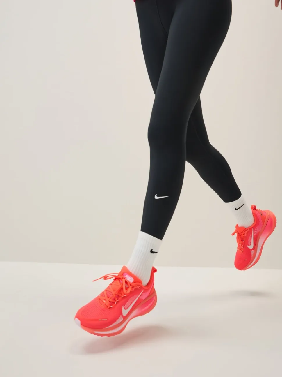 Rose - Nike Baskets de course sur route Vomero 18