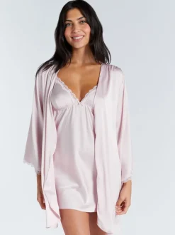 Rose - Peignoir Boux Avenue Kaya en satin bordé de dentelle