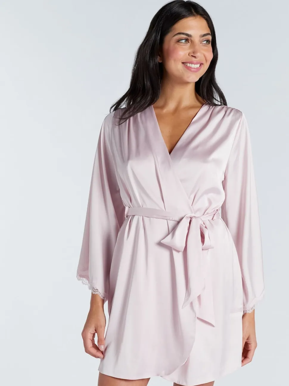 Rose - Peignoir Boux Avenue Kaya en satin bordé de dentelle