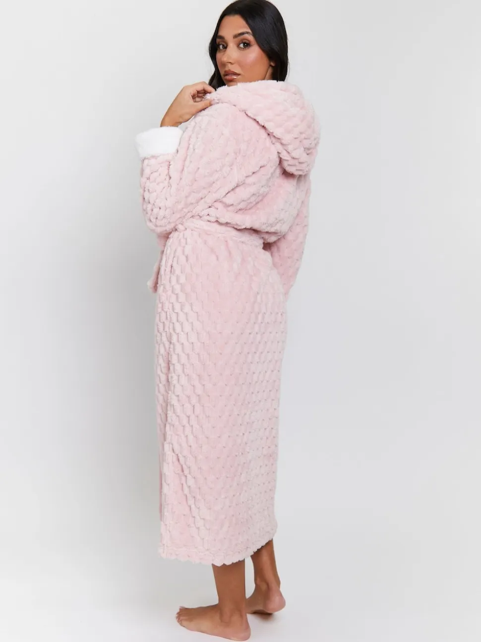 Rose - Robe de chambre Loungeable maxi à capuche en polaire de luxe géométrique