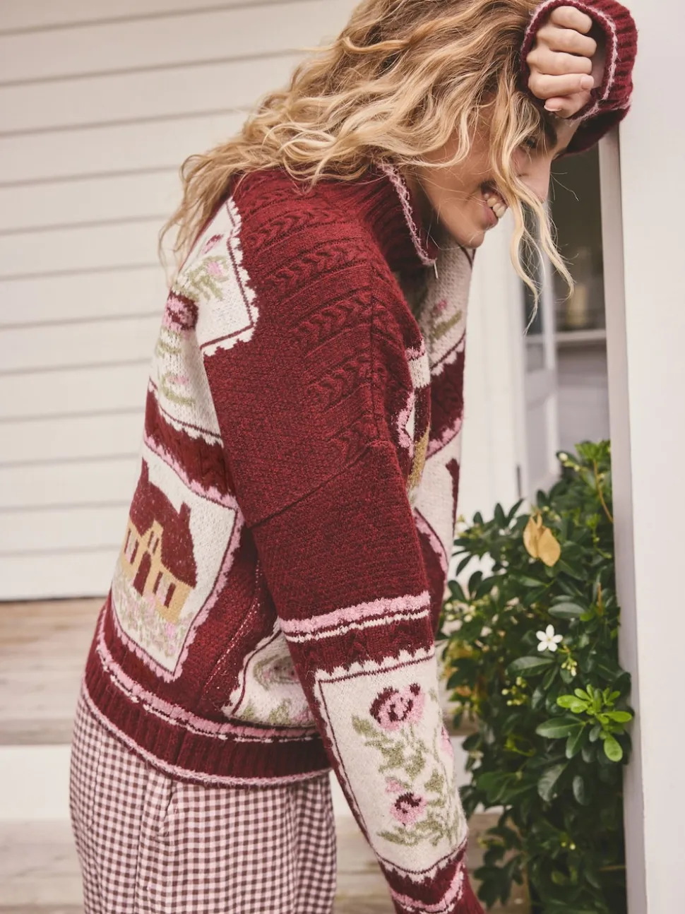 Rose baie - Cardigan en maille maison