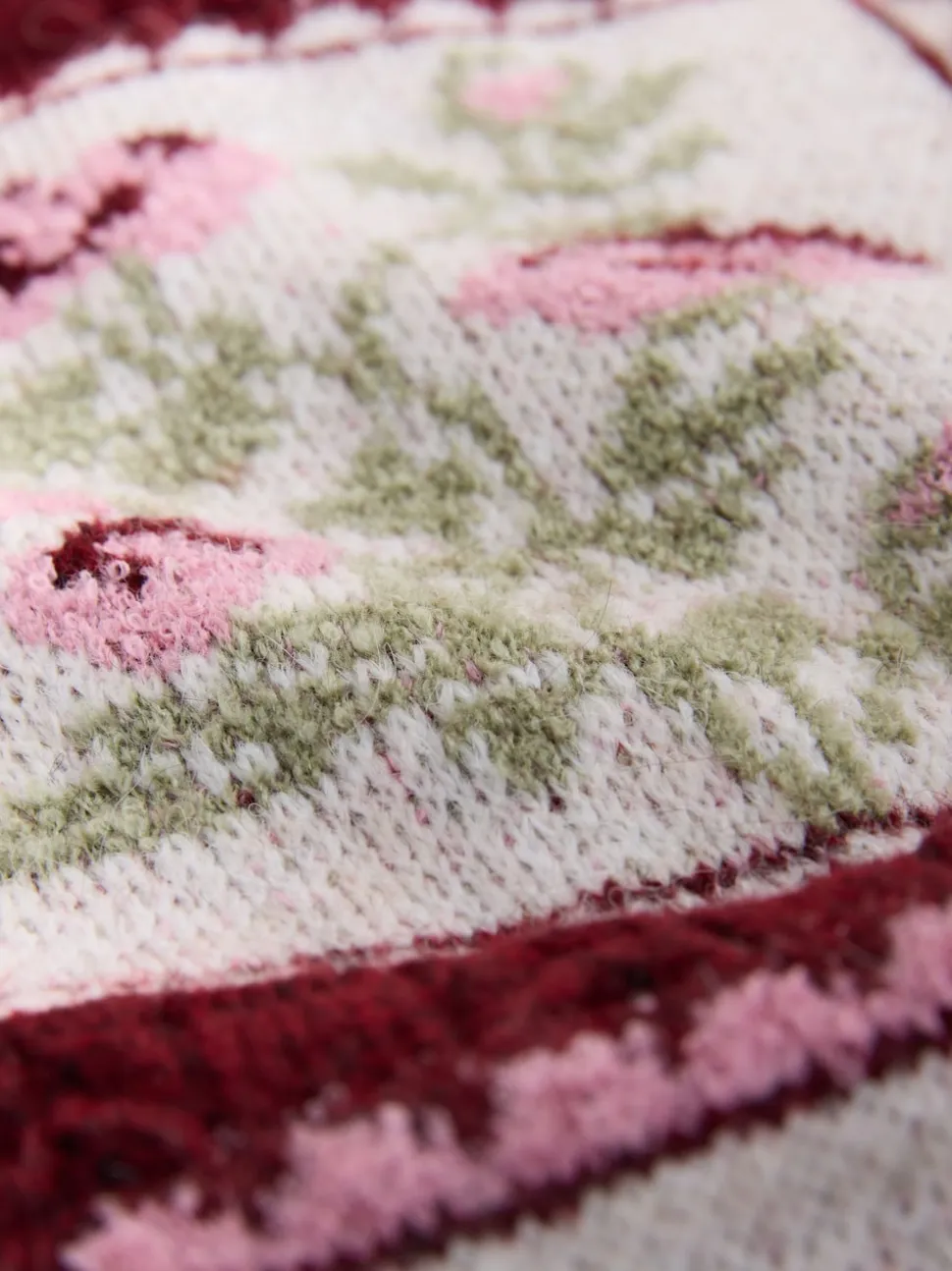 Rose baie - Cardigan en maille maison