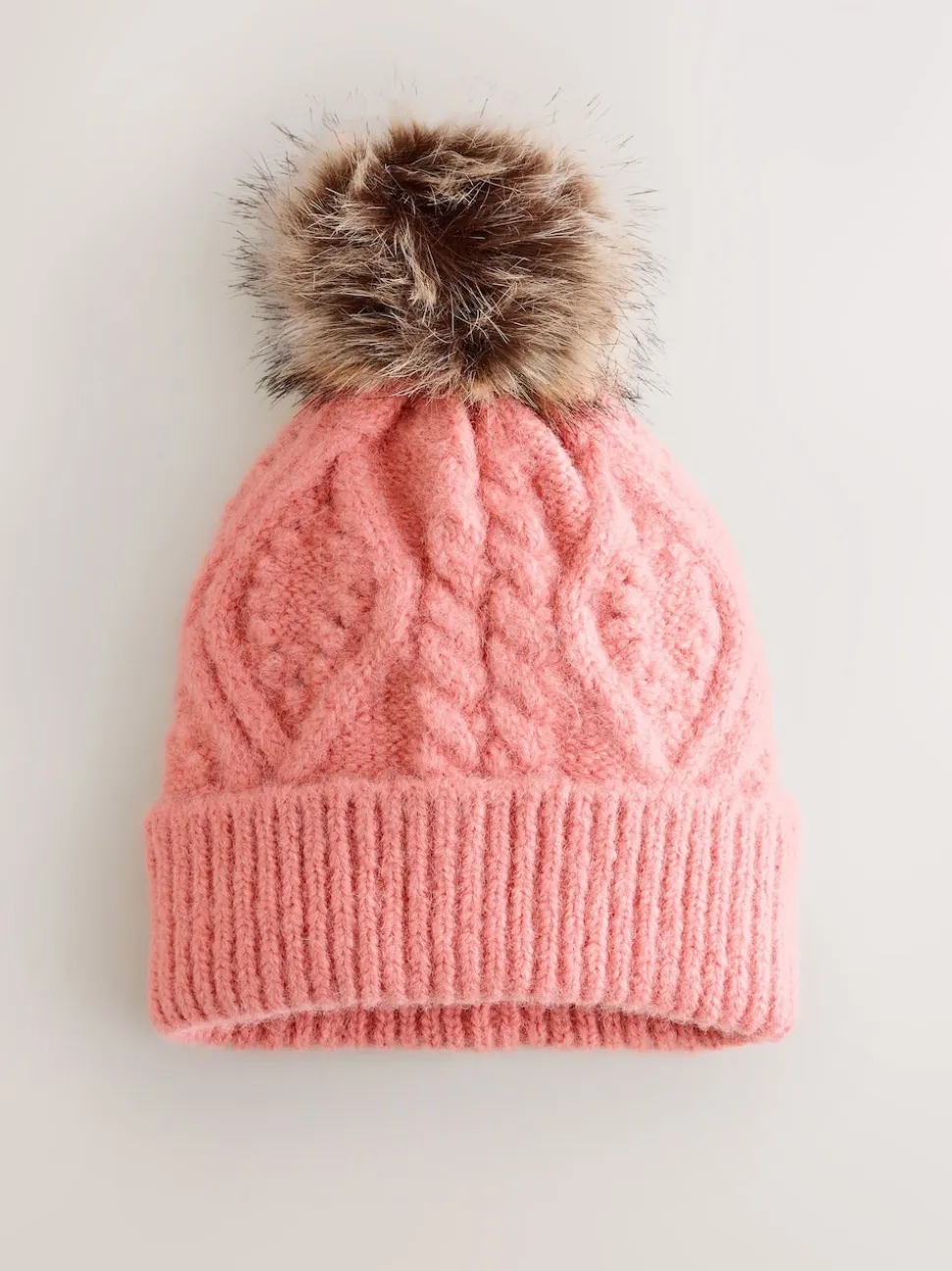 Rose corail - Chapeau à pompon en maille torsadée