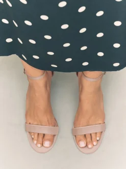 Rose couleur chair - Sandales à talons carrés