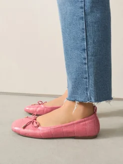Rose Crocs rose - Chaussures plates Forever Comfort® à bout carré avec nœud