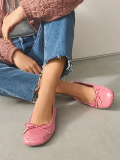Rose Crocs rose - Chaussures plates Forever Comfort® à bout carré avec nœud