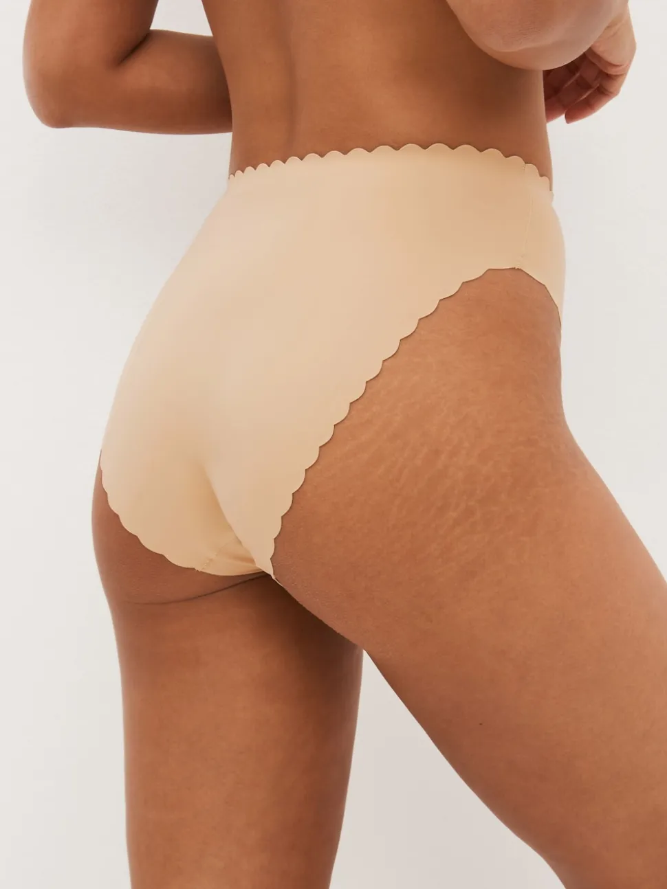 Rose Nude - Slip invisible à bord festonné