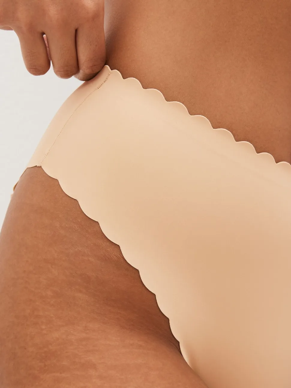 Rose Nude - Slip invisible à bord festonné