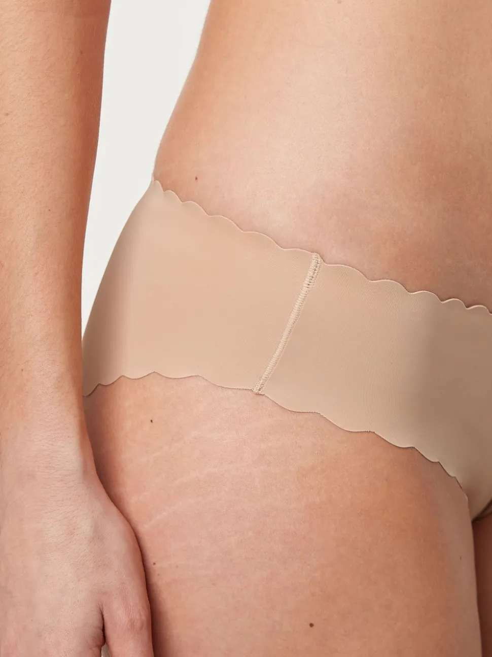 Rose Nude - Slip invisible à bord festonné