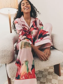 Rose Rouge Fleuri  - Pyjama boutonné B by Ted Baker en satin