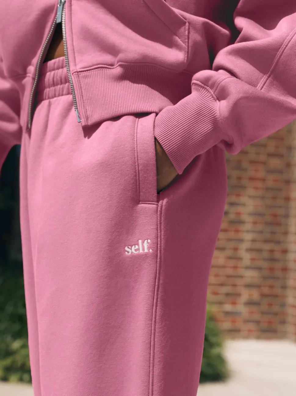 Rose vif - soi-même. Jogging à poignets