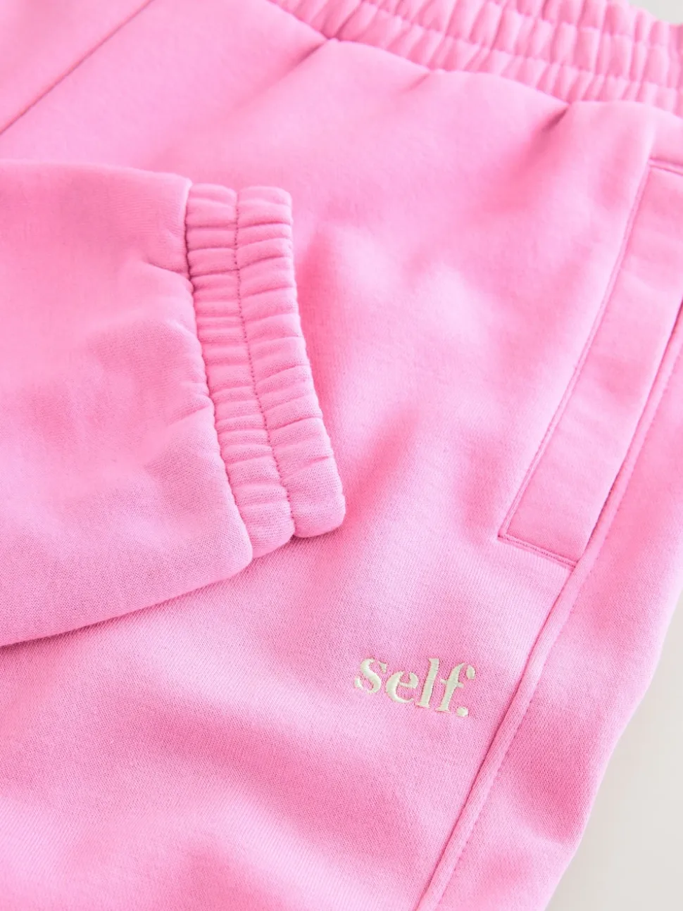 Rose vif - soi-même. Jogging à poignets