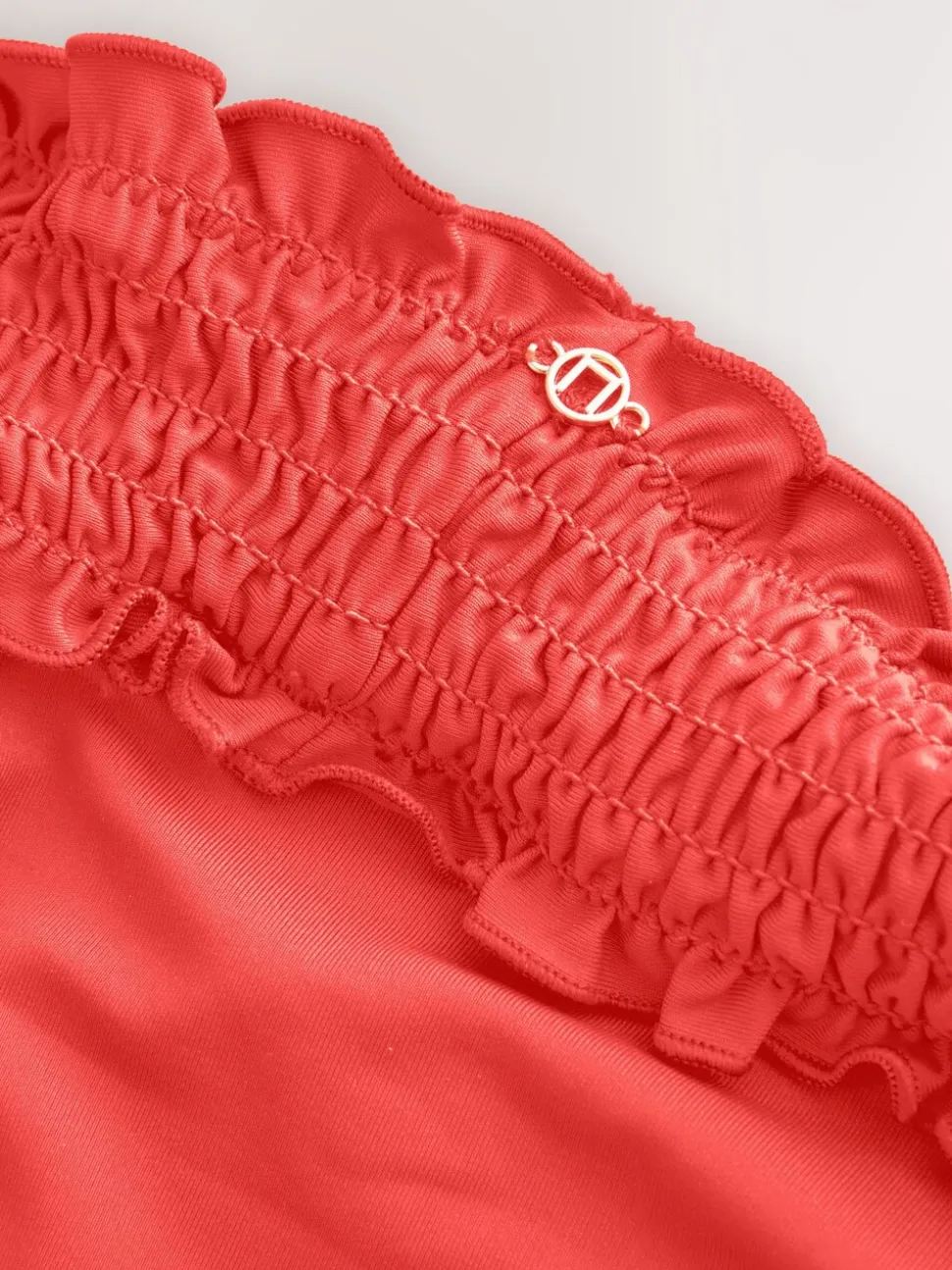 Rouge - Bas de bikini froncé à jambes montantes