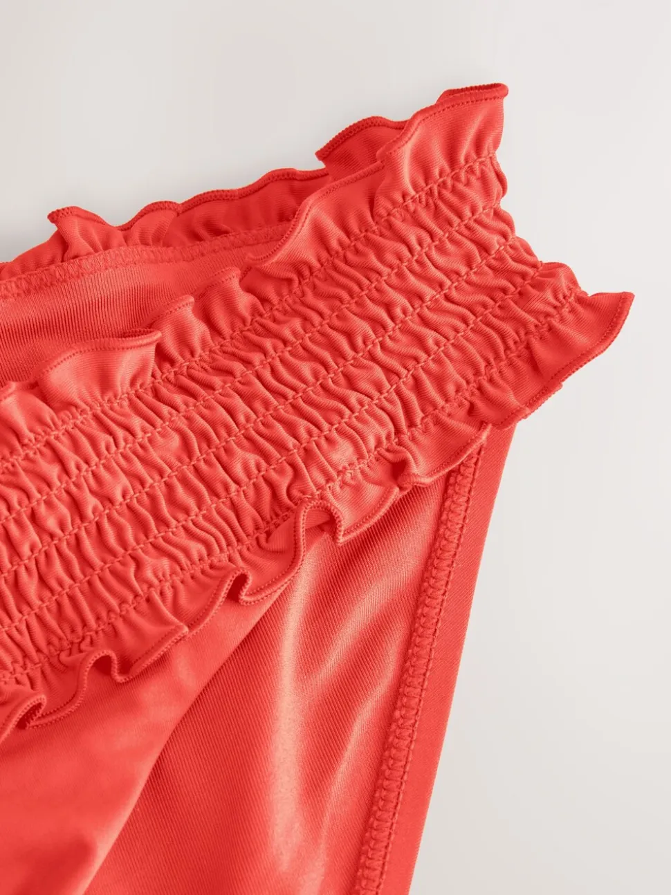 Rouge - Bas de bikini froncé à jambes montantes
