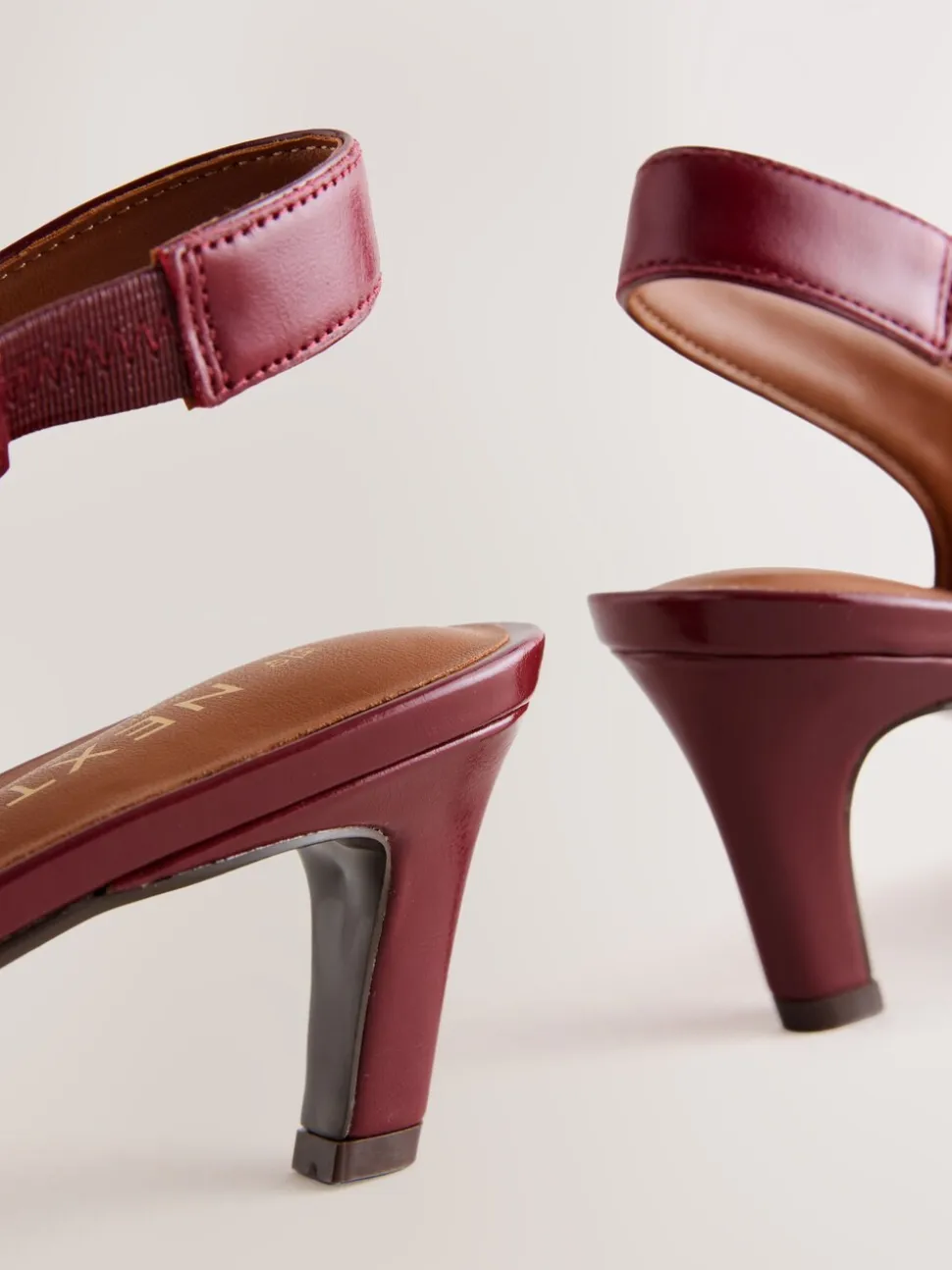 Rouge - Chaussures à talons à bride arrière en cuir et bout pointu