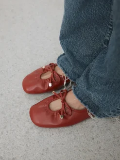 Rouge - Chaussures plates Forever Comfort® à bout rond Cravate
