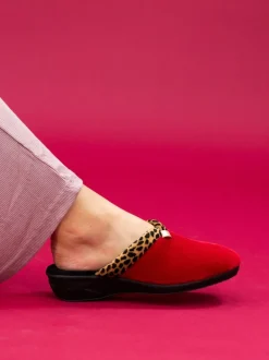 Rouge - Lunar Chaussons mules compensés à Imprimé animal