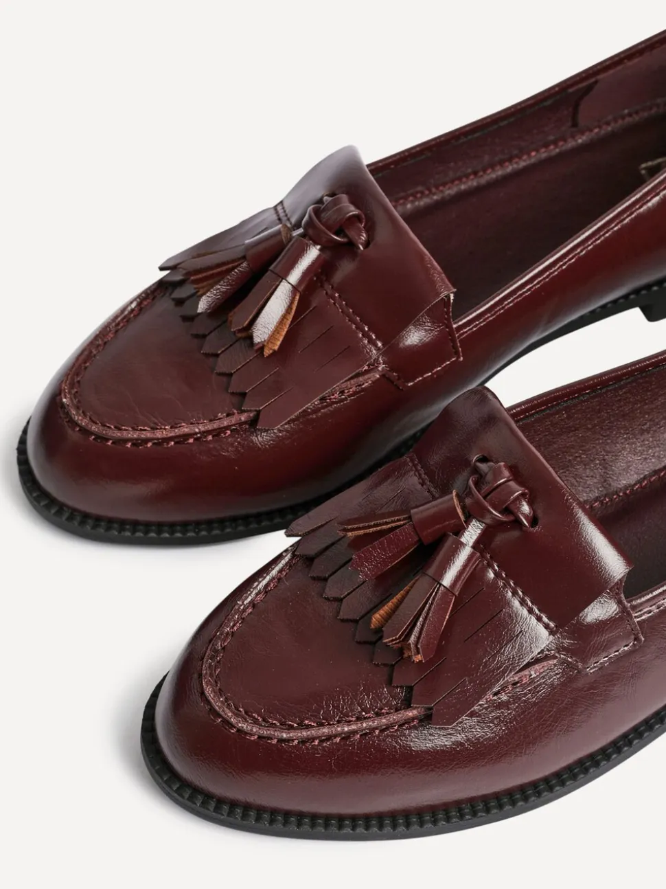 Rouge - Mocassins Linzi Rosemary classiques à enfiler avec détails à glands