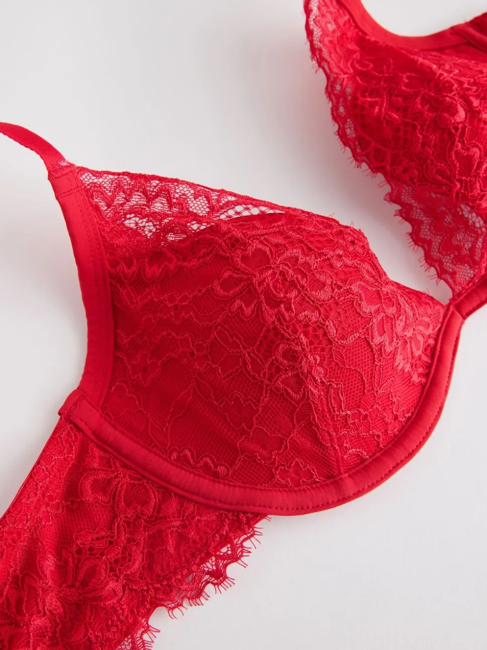 Rouge - Soutien-gorge A-E en dentelle