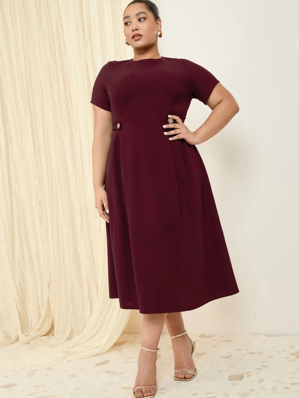 Rouge baie - Friends Like These Tab Detail Manches courtes Mi-long habillé Robe