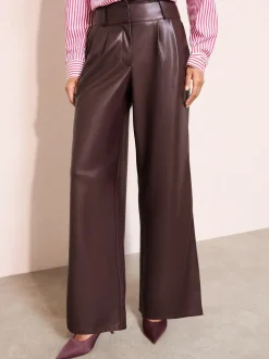 Rouge baie - Friends Like These Pantalons amples plissés en similicuir