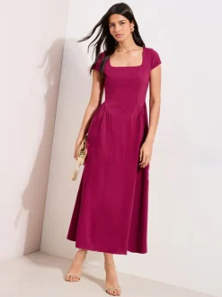 Rouge baie - Friends Like These Robe Midaxi Extensible sculptante à col carré