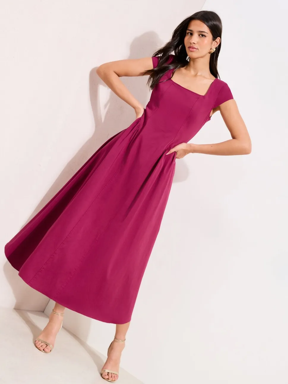 Rouge baie - Friends Like These Robe Midaxi Extensible sculptante à col carré