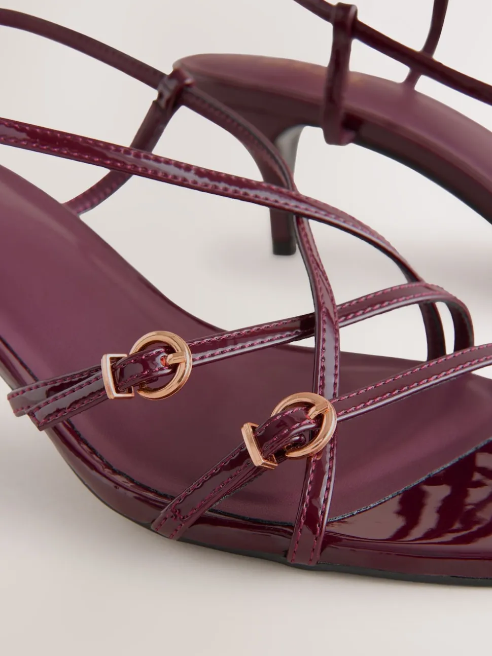 Rouge bordeaux - Forever Comfort® Kitten heel à lanières multiples et boucles