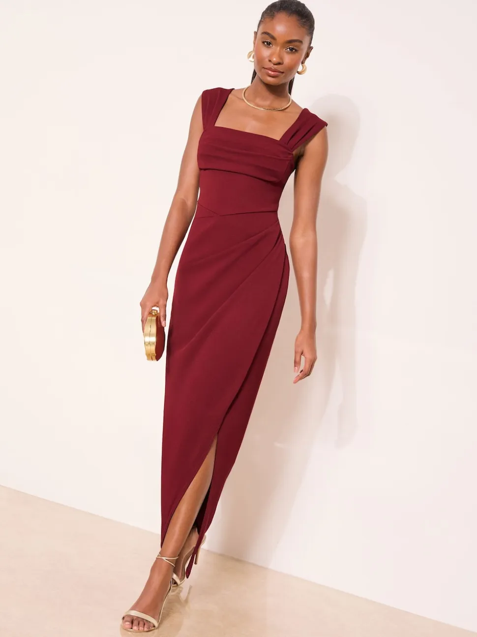 Rouge bordeaux - Lipsy Robe longue froncée à manches courtes et col carré