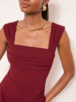 Rouge bordeaux - Lipsy Robe longue froncée à manches courtes et col carré