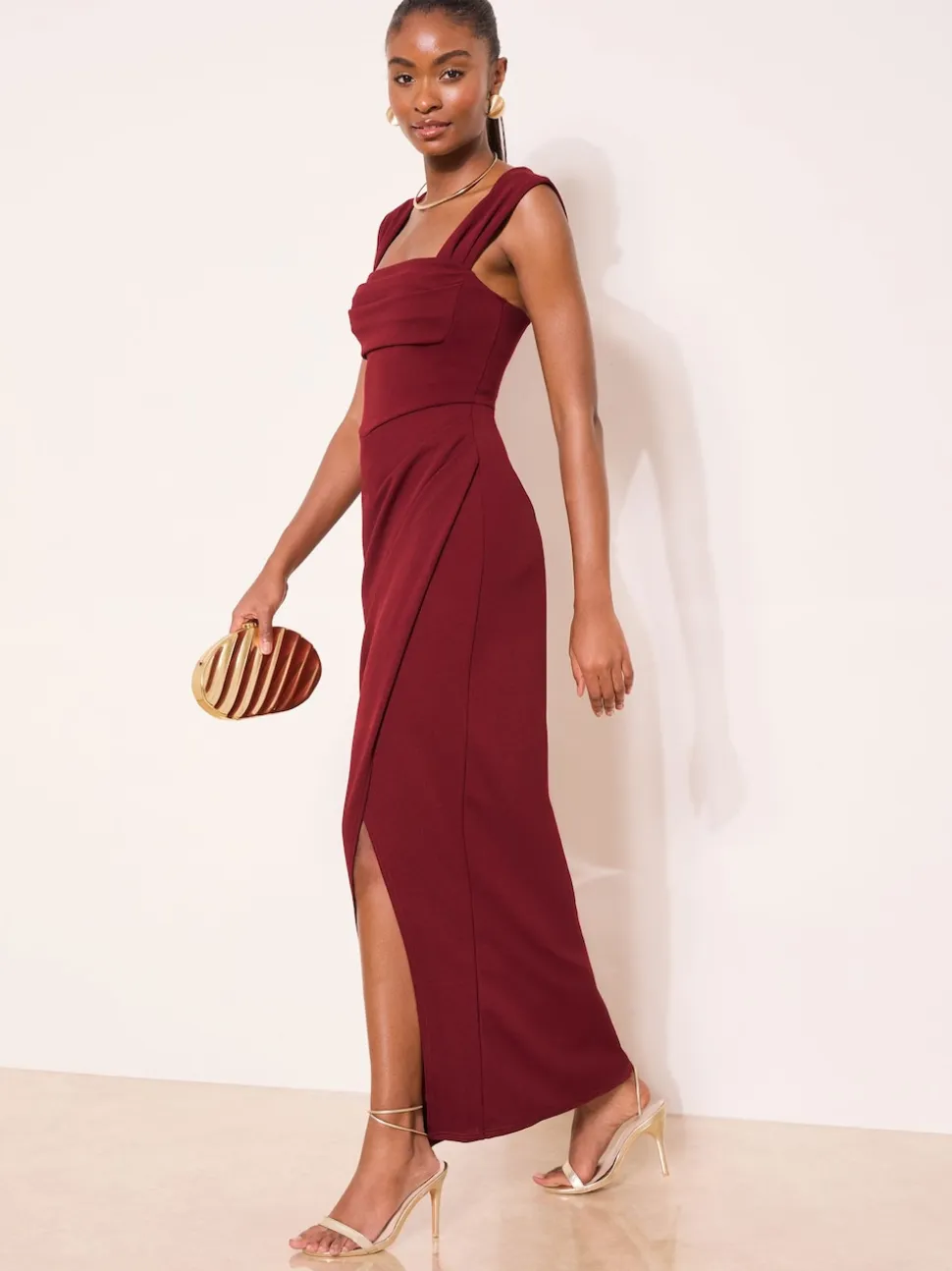 Rouge bordeaux - Lipsy Robe longue froncée à manches courtes et col carré