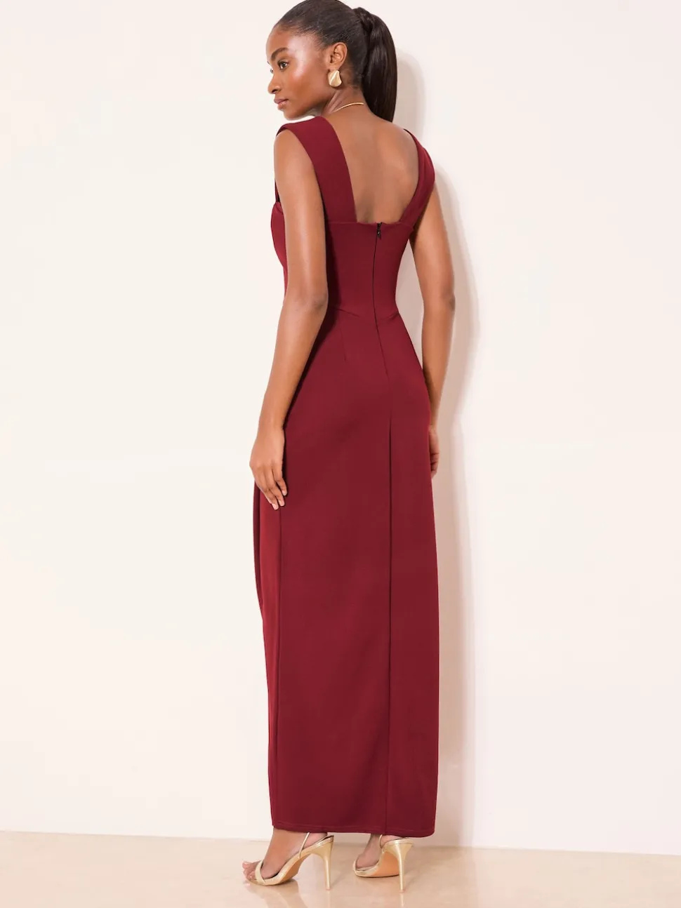Rouge bordeaux - Lipsy Robe longue froncée à manches courtes et col carré