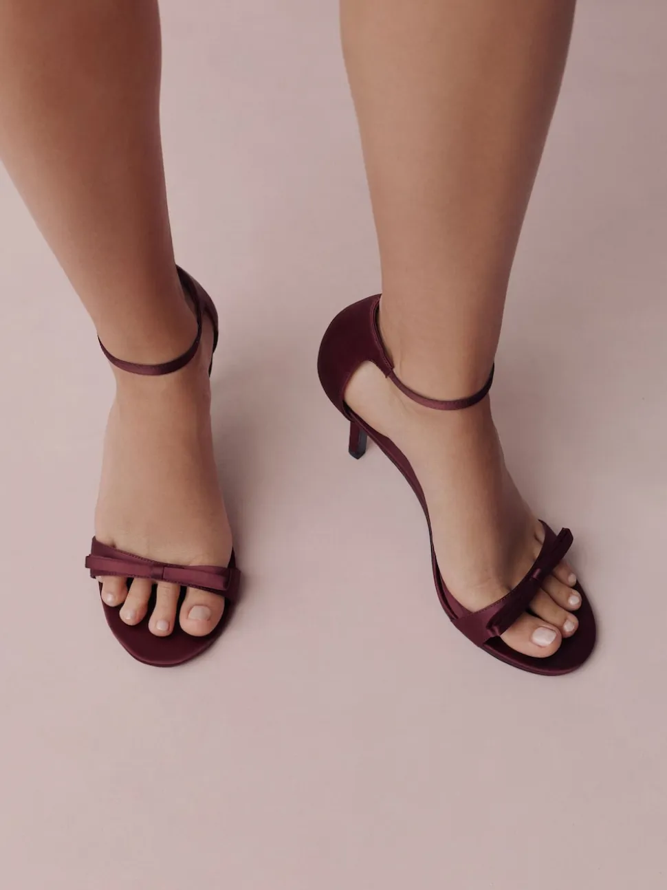 Rouge bordeaux - Mini sandales Forever Comfort® en satin à talons avec nœud