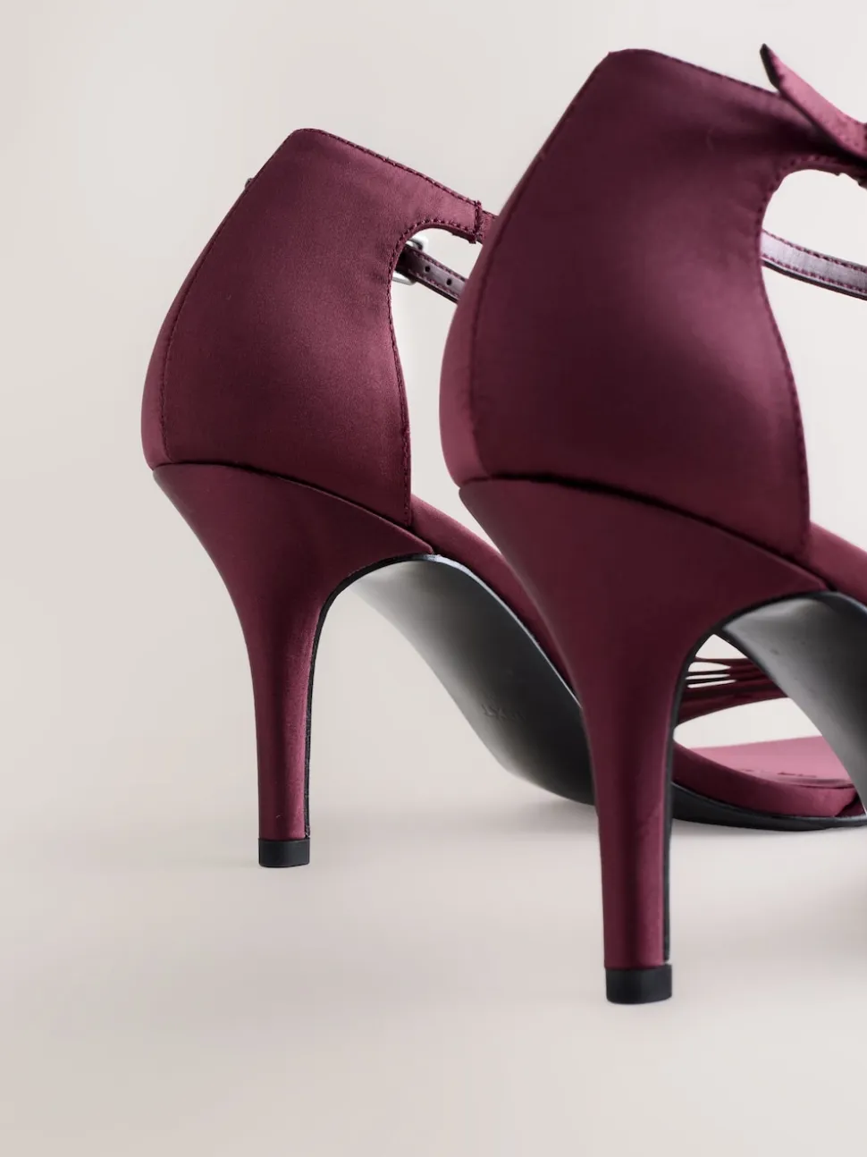 Rouge bordeaux - Mini sandales Forever Comfort® en satin à talons avec nœud