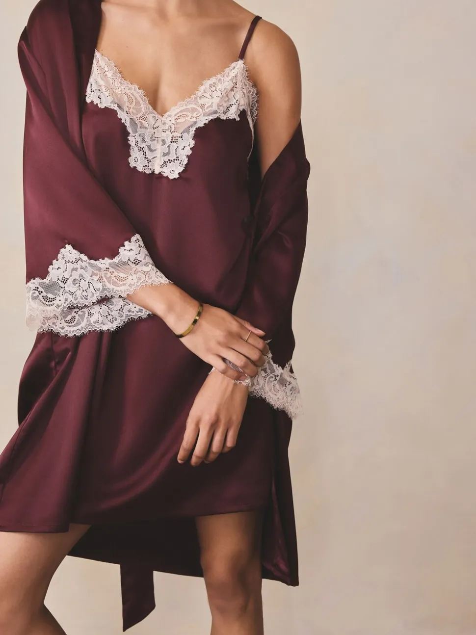 Rouge bordeaux - Nuisette en satin avec détail en dentelle