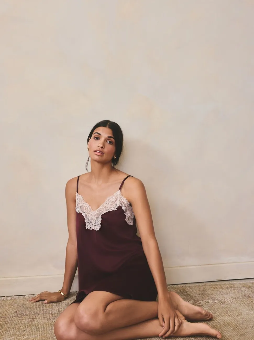Rouge bordeaux - Nuisette en satin avec détail en dentelle