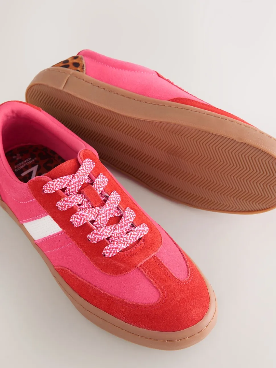 Rouge/Rose - Baskets à lacets Forever Comfort® à empiècements
