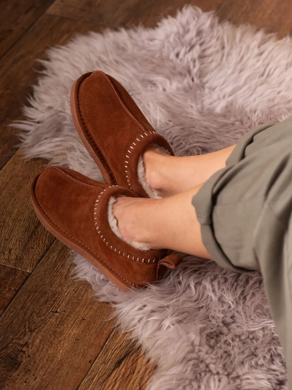 Sabots Chaussons brodés en peau de mouton Lakeland Leather