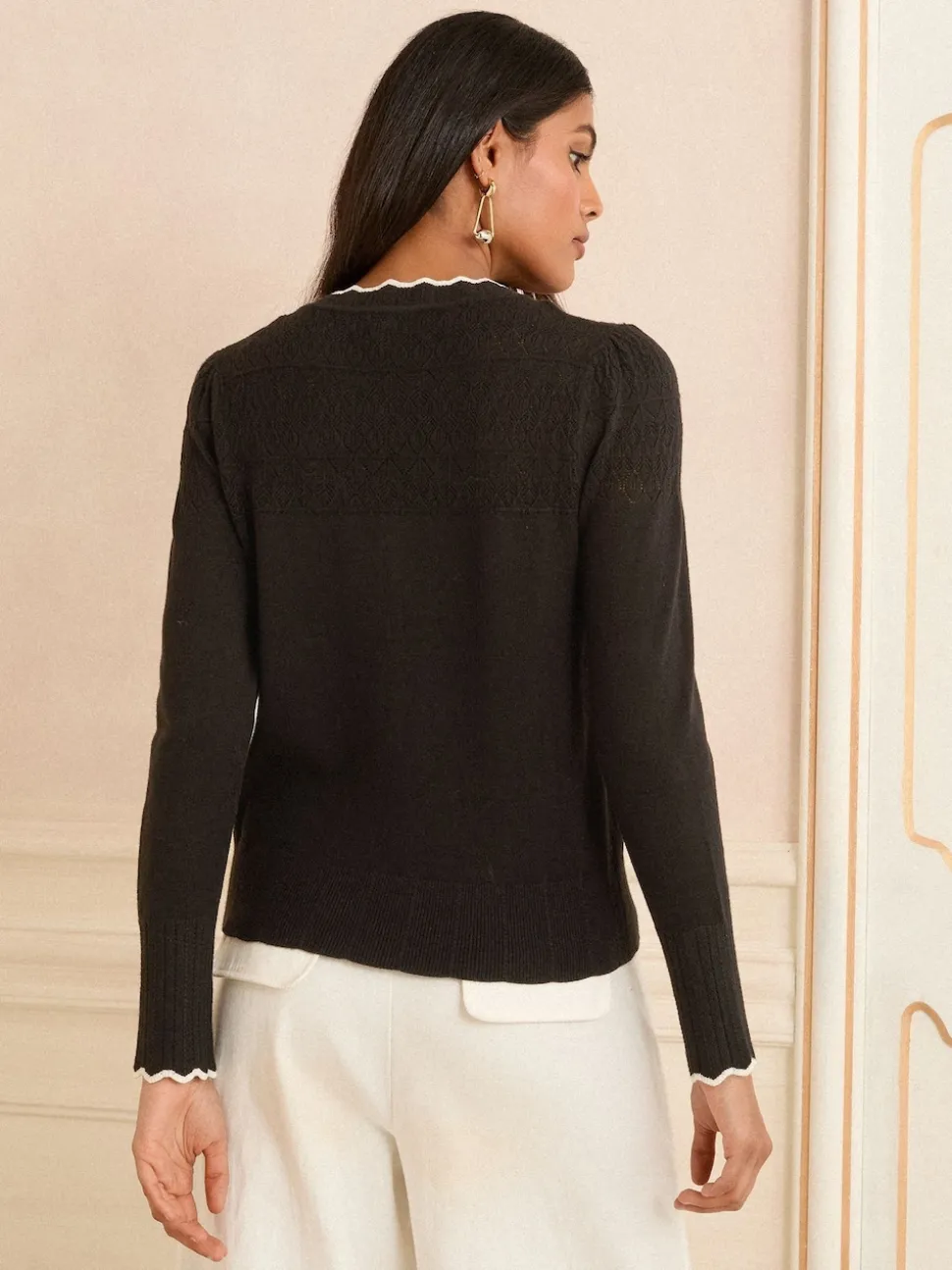Sandales noires à bout festonné - Cardigan Love & Roses en maille