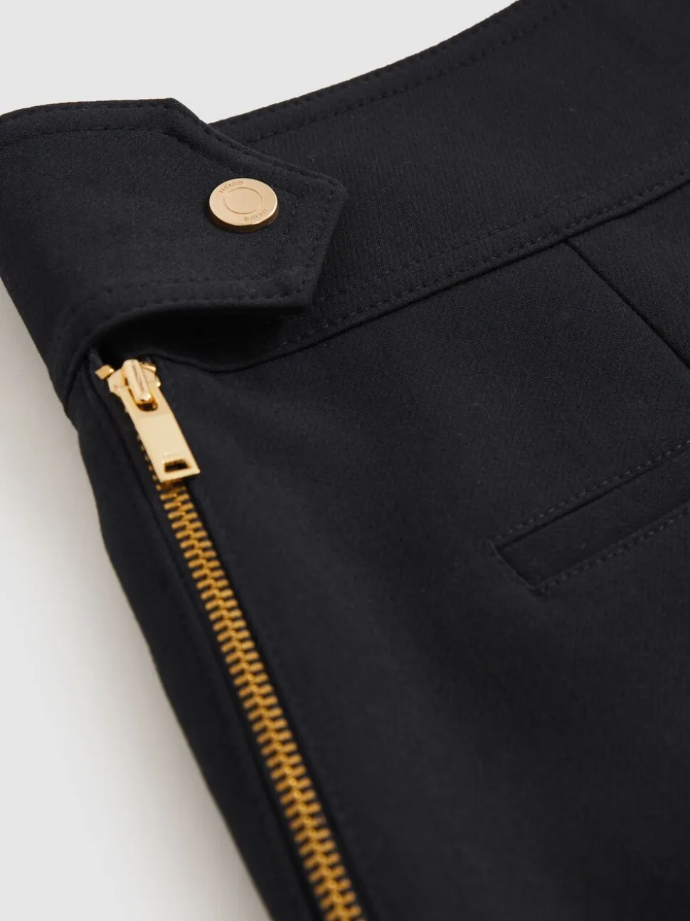 Short Reiss Immie coupe ajustée à détail clouté