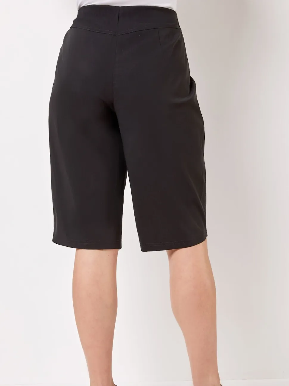 Short Roman stretch longueur genoux
