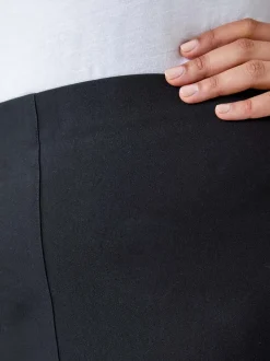 Short Roman stretch longueur genoux