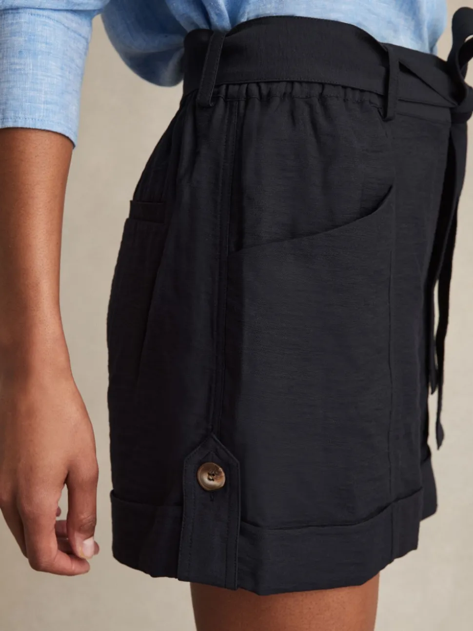 Shorts ceinturés Reiss Avril avec pattes de boutonnage