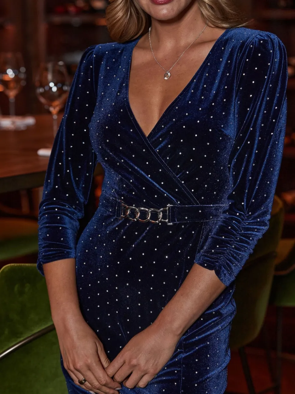 Sosandar - Robe enveloppante en velours pailleté