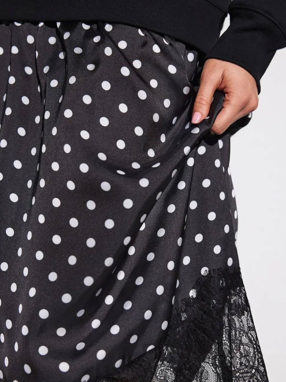 Spot Mono - Sweat-shirt 2en1 avec jupe mi-longue en satin