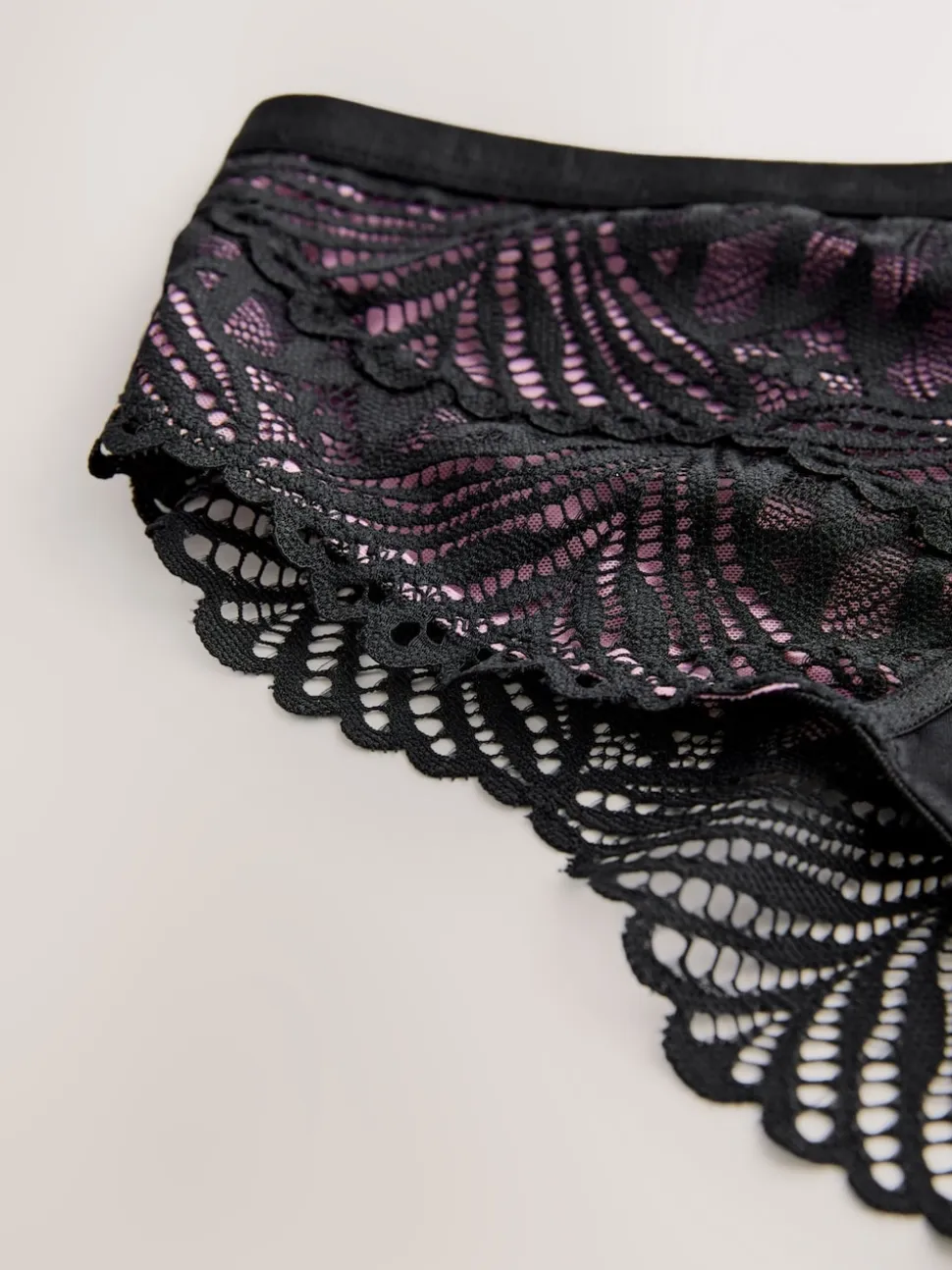String Lipsy en dentelle géométrique
