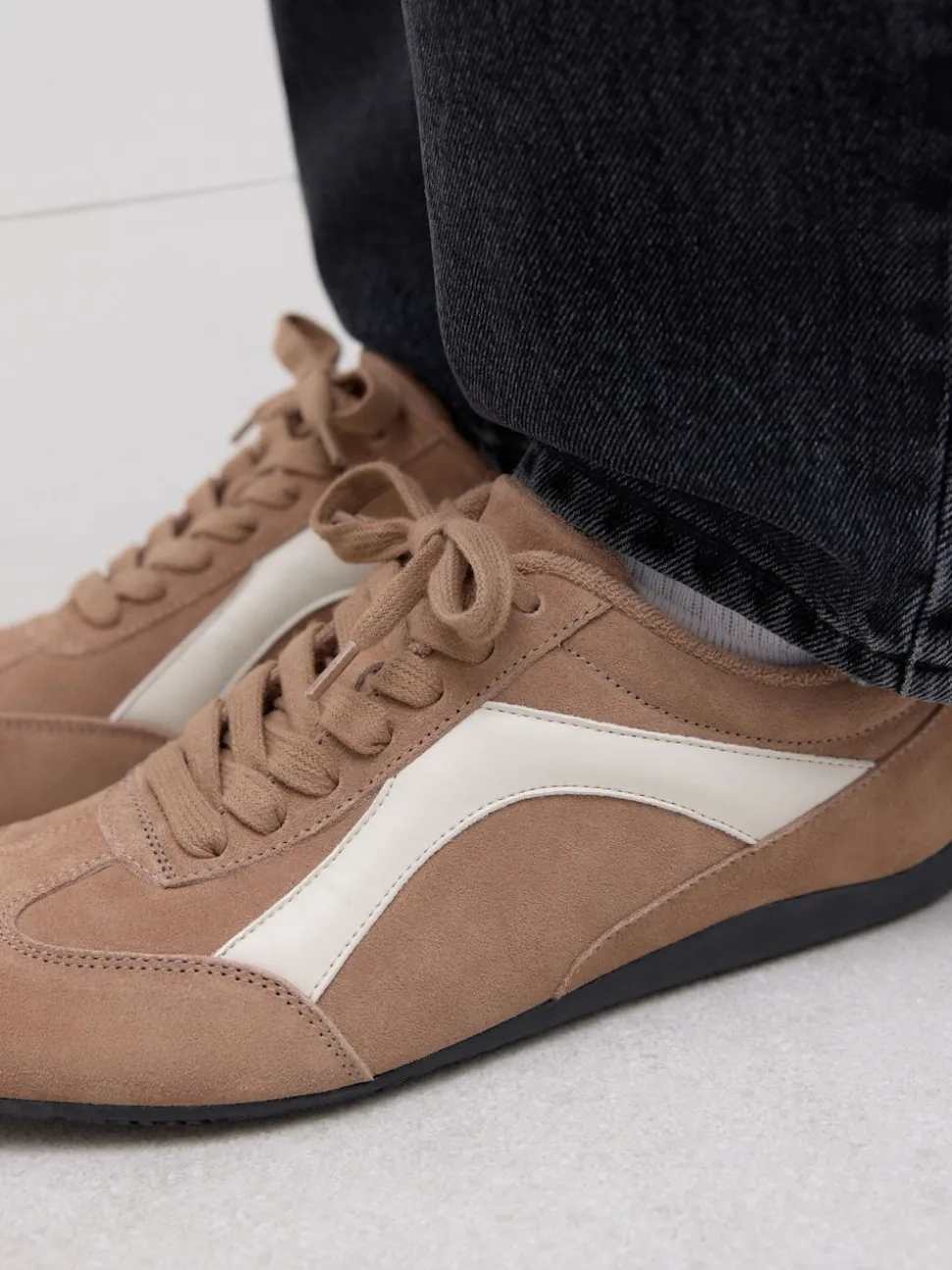 Suede de chameau - Baskets à lacets Forever Comfort® en cuir à semelle slim