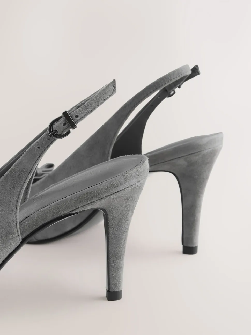 Suede grise - Chaussures à talons Forever Comfort® pointus en cuir avec nœud et bride arrière